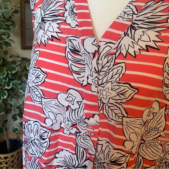 Crown & Ivy • Sleeveless Striped & Floral Coral Top • Size 1x • EUC - Picture 2 of 6